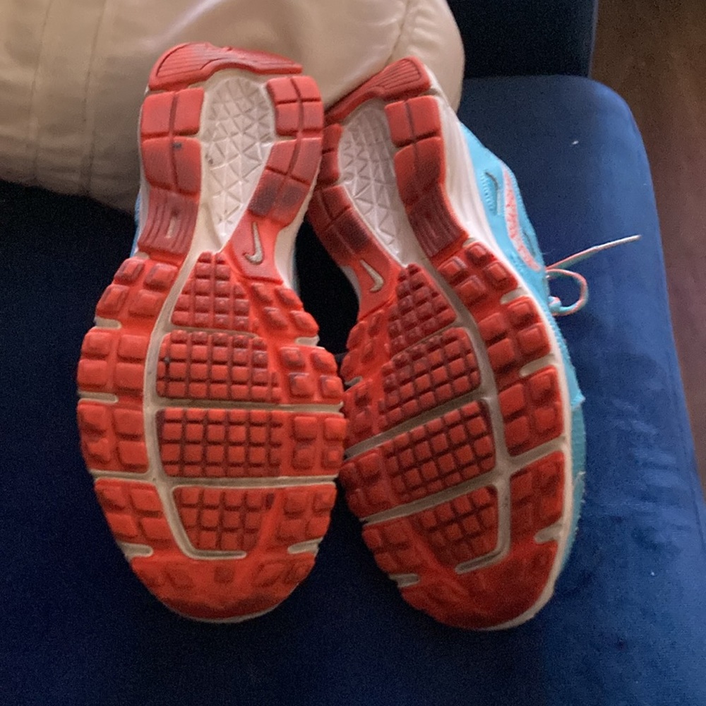 Nike revolution, tennis shoes - Picture 4 of 5
